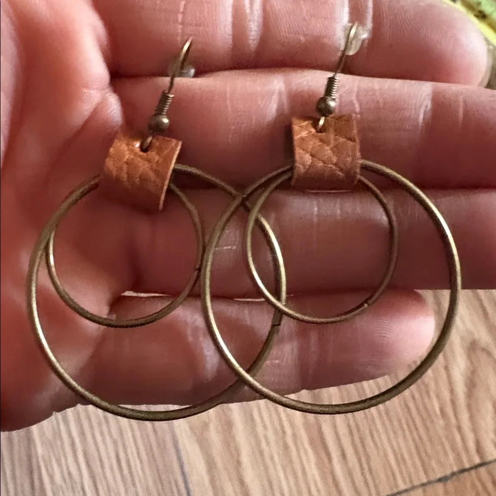 WESTERN BRONZE LIGHT BROWN LEATHER DOUBLE HOOPED HOOK 2.3